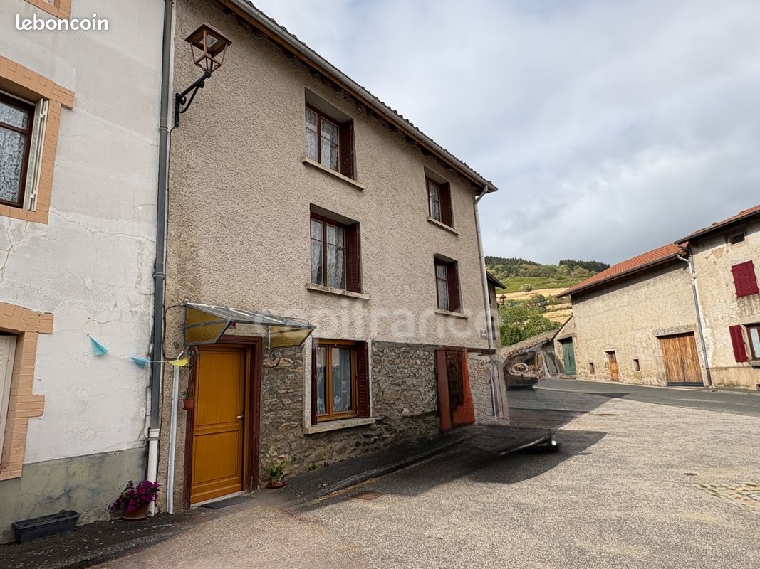 Maison 7 pièces 140 m² · à Saint-Just-en-Bas · 140 m² · 50 000 €