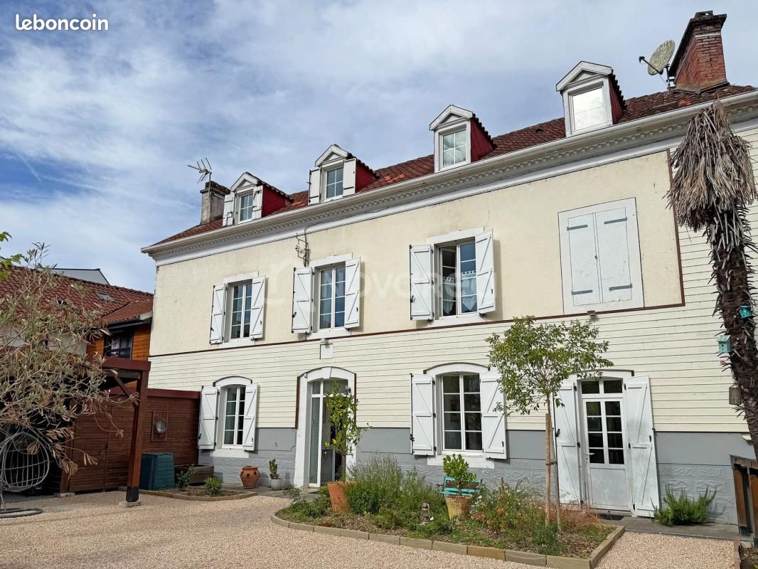 Maison 6 pièces 177 m² · à Billère · 177 m² · 423 000 €