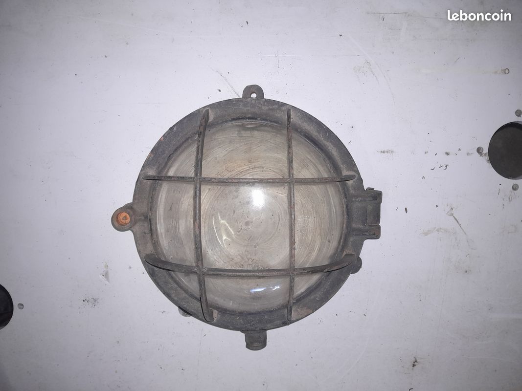 Lampe d'extérieur des années 50 à 70 "Style industriel" (image 1)