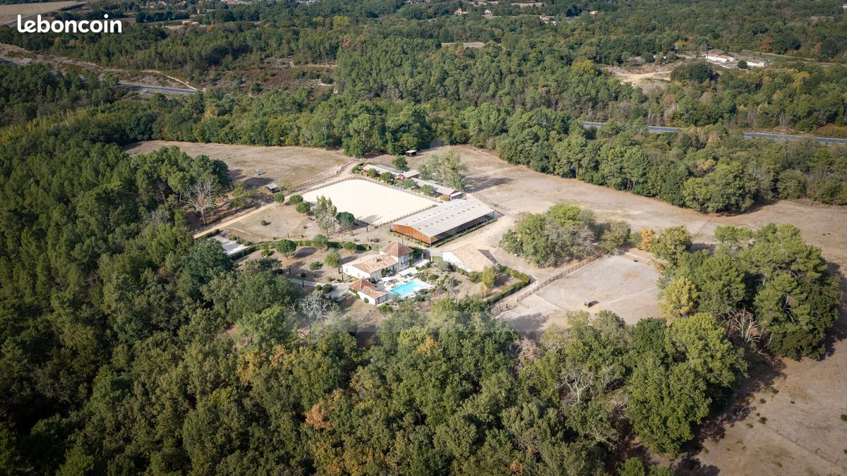 Maison 10 pièces 367 m² · à Bergerac · 367 m² · 1 680 000 €