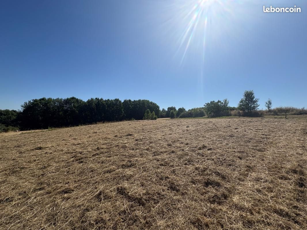 Terrain 800 m² Duras · 22 500 €