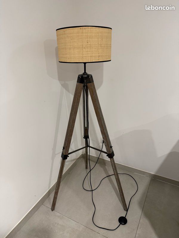 Lampadaire trépied bois Abat-jour rotin/raphia 💡 (image 2)