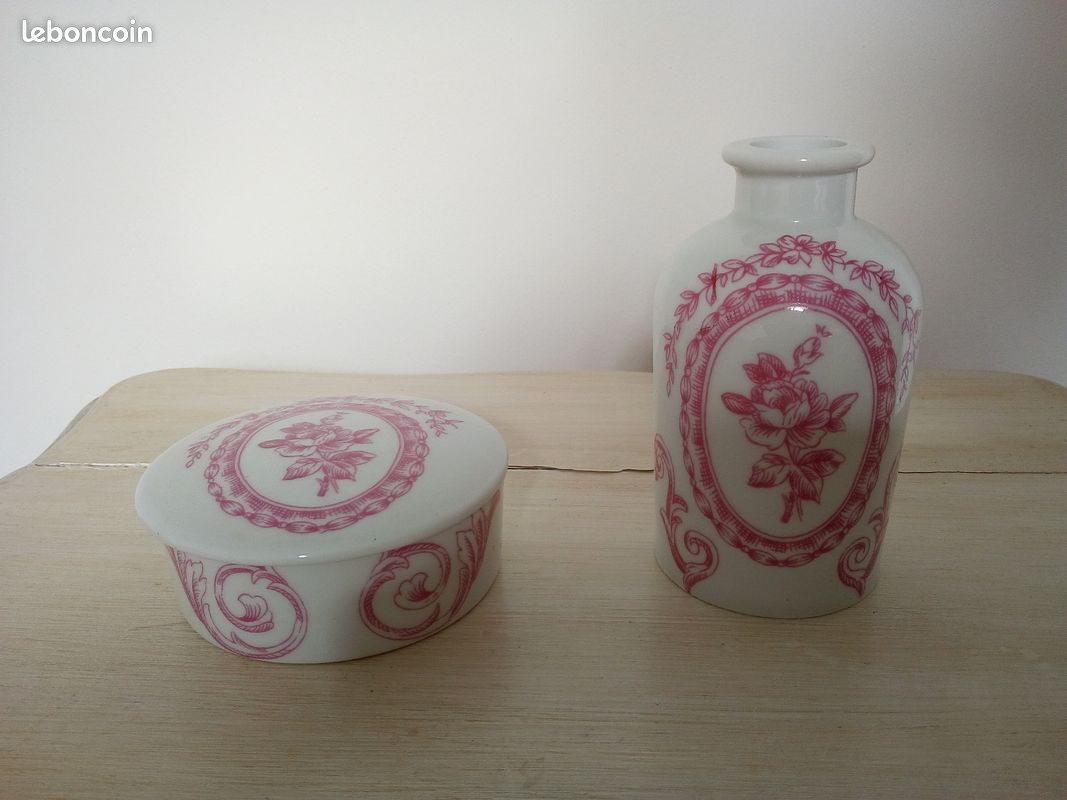 Boite et flacon salle de bain en porcelaine de Paris (image 1)