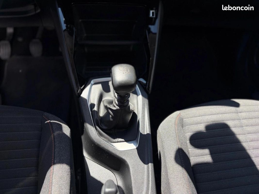 Peugeot 2008 ACTIVE PACK PHASE II 1.2 PURETECH 100 CV/CARPLAY/PREMIERE MAIN/GARANTIE 3 MOIS (image 18)