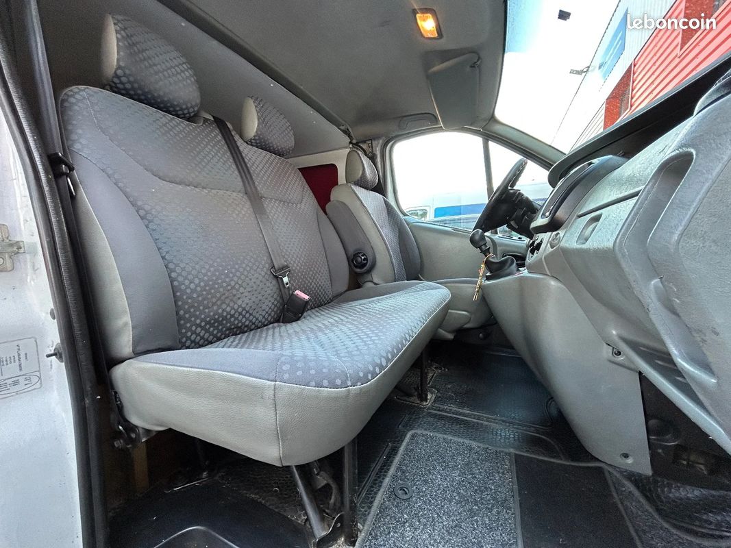 Renault trafic fourgon gn 2.0 dci 90 l1h1 1000 kg confort / 4 pneus neufs (image 28)