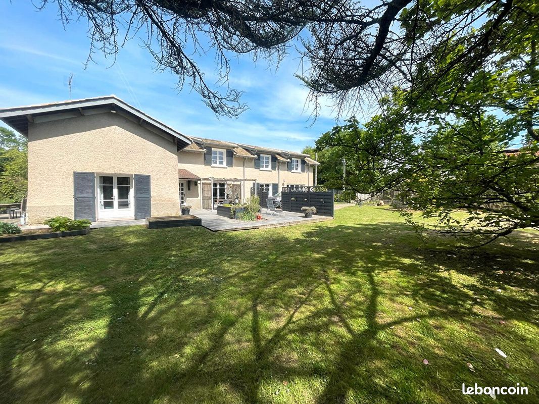 Maison 7 pièces 187 m² · à Montmerle-sur-Saône · 187 m² · 468 000 €