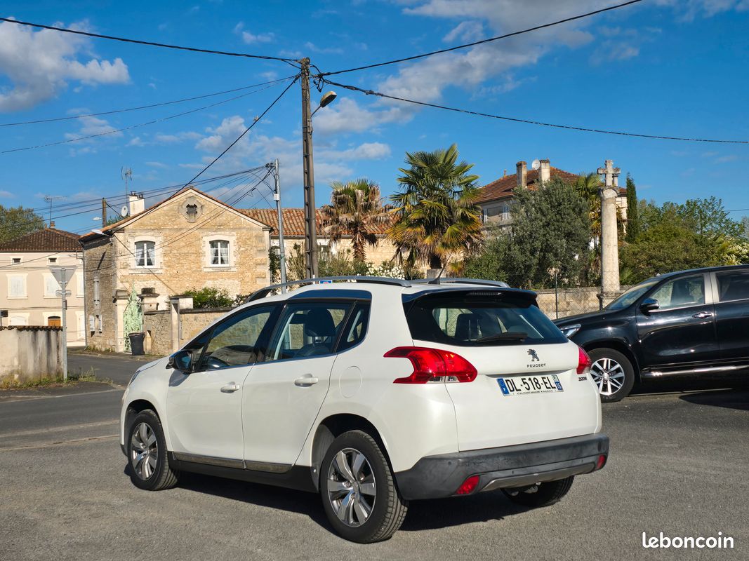 PEUGEOT 2008 1.6 VTi 120 cv Boîte auto Allure Pas de Puretech (image 4)