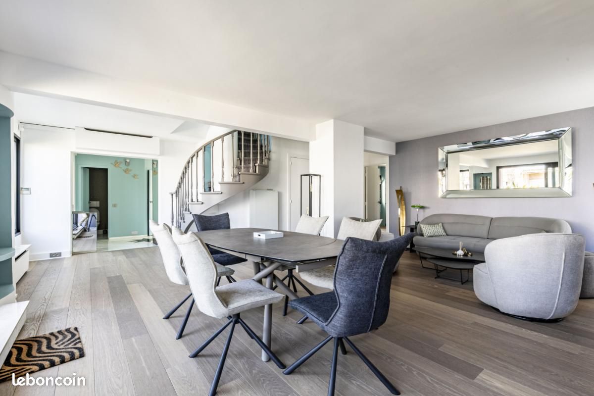 Appartement 5 pièces 126 m² · à Paris · 126 m² · 5 900 €/mois