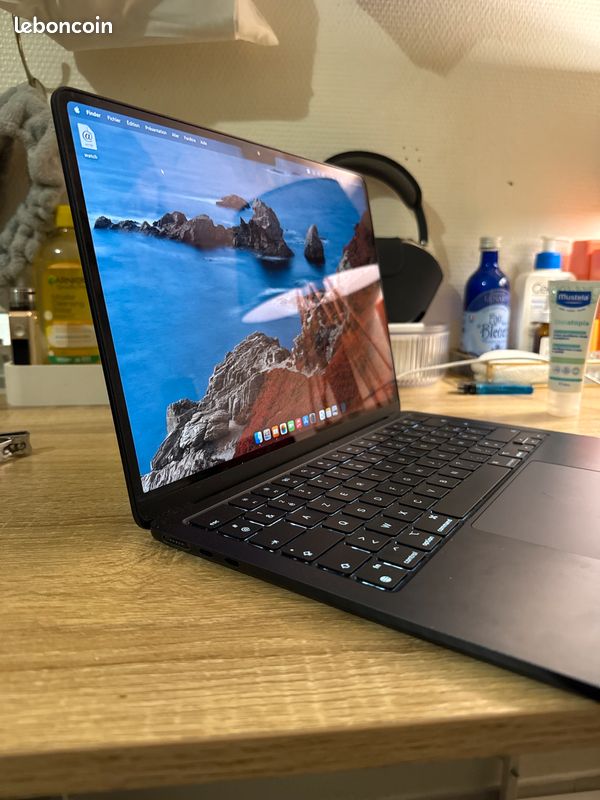 MacBook air (image 2)
