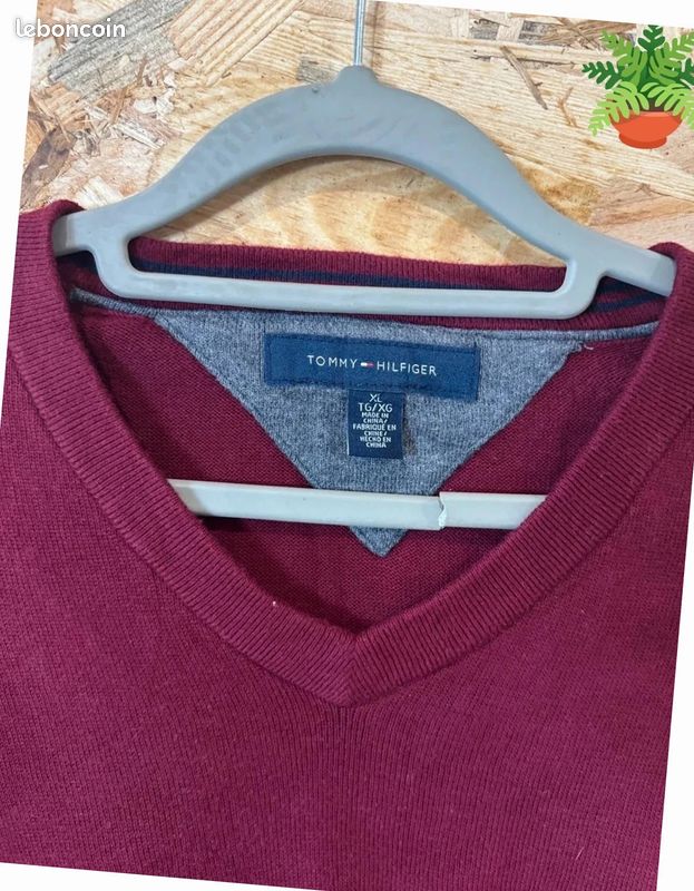 Pull tommy hilfiger rouge bordeaux col v taille XL vintage (image 3)