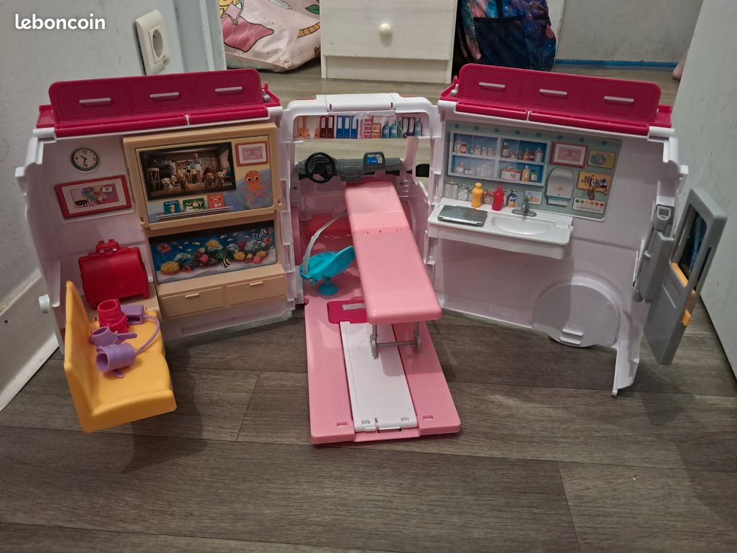 Ambulance barbie (image 2)