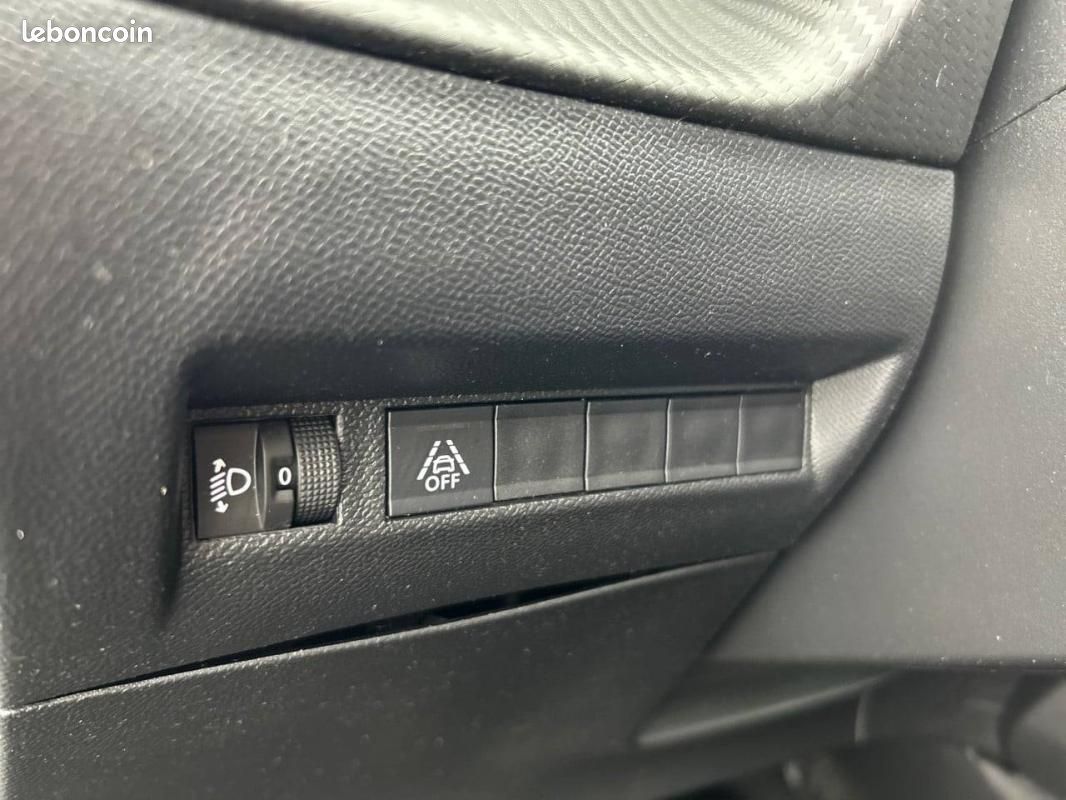Peugeot 2008 PureTech 100 S&S BVM6 - Active (image 22)