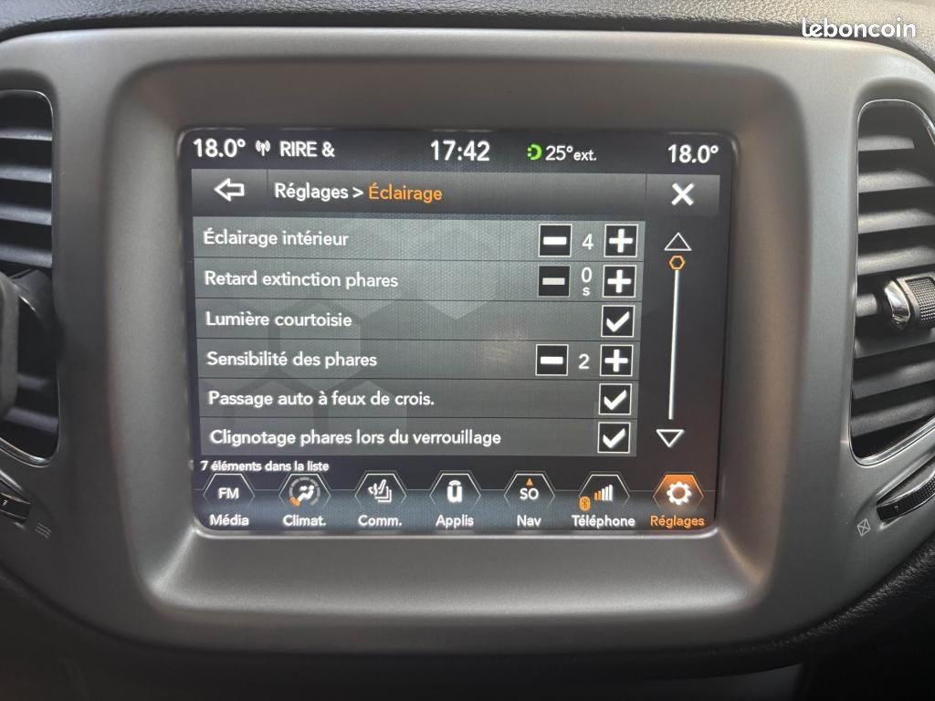 JEEP COMPASS 4x2 1.4 MultiAir 140 S / Toît Ouvrant - CarPlay (image 25)