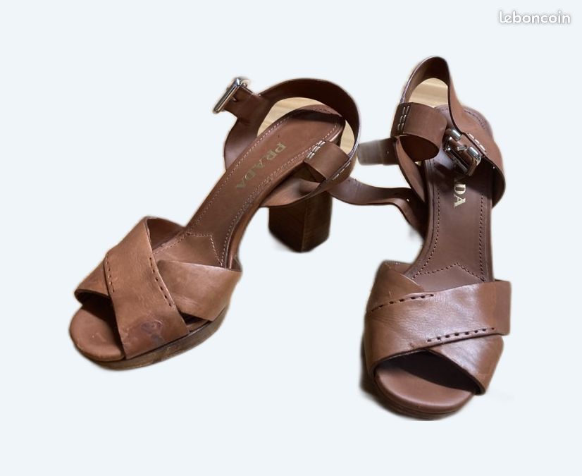 Chaussures à talon Prada taille 36 1/2 (image 1)