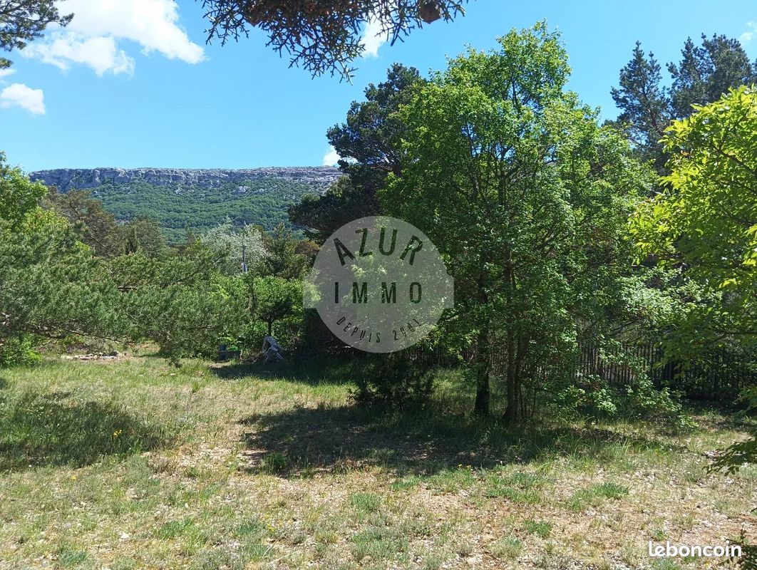 Terrain 1000 m² · à Plan-d'Aups-Sainte-Baume · 1 000 m² · 180 000 €