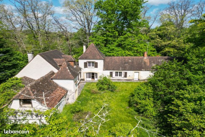 Maison 11 pièces 250 m² · à Rouffignac-Saint-Cernin-de-Reilhac · 250 m² · 260 000 €