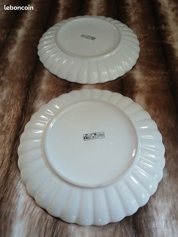 2 assiettes à dessert blanches (image 8)