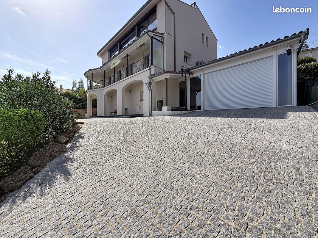 Maison 6 pièces 369 m² · à Caraman · 369 m² · 680 000 €