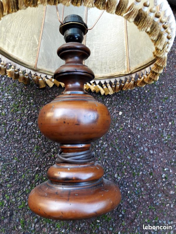 Lampe ancienne bois massif et peau (image 4)