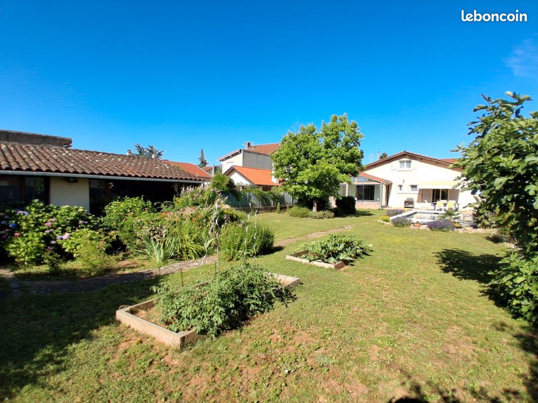 Maison 5 pièces 121 m² · à Chassieu · 121 m² · 490 000 €