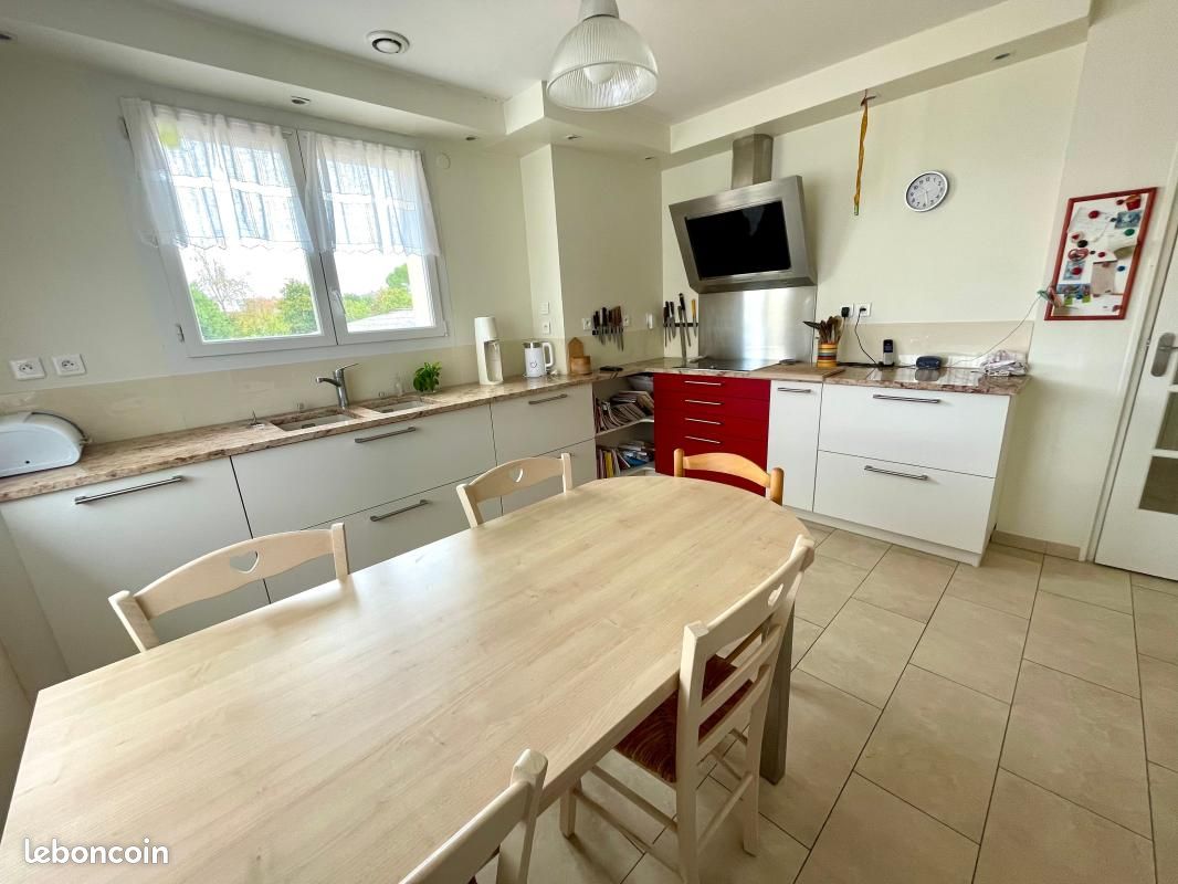 Maison 6 pièces 183 m² · à Niort · 183 m² · 336 000 €