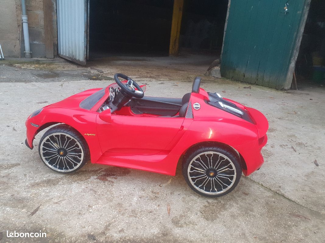 Voiture électrique enfant rouge Porsche (image 1)