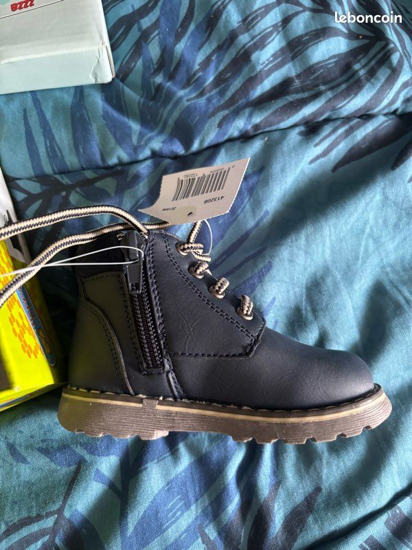 Chaussures Marine garçon T21 neuves (image 5)