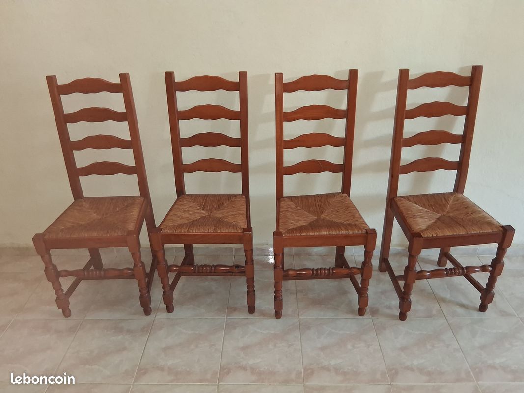 Lot de 4 chaises en bois vernis (image 1)