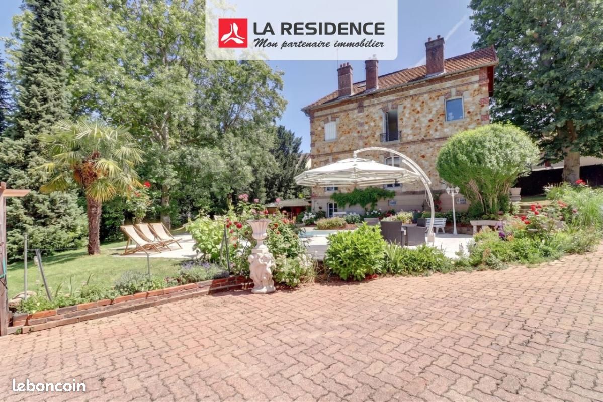 Maison 14 pièces 264 m² · à Abondant · 264 m² · 485 000 €