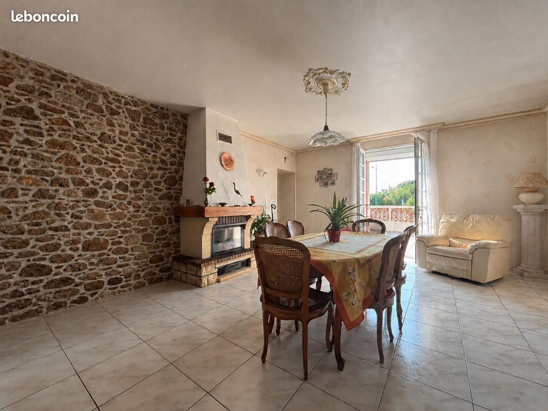Maison 7 pièces 179 m² · à Sèvremont · 179 m² · 235 000 €
