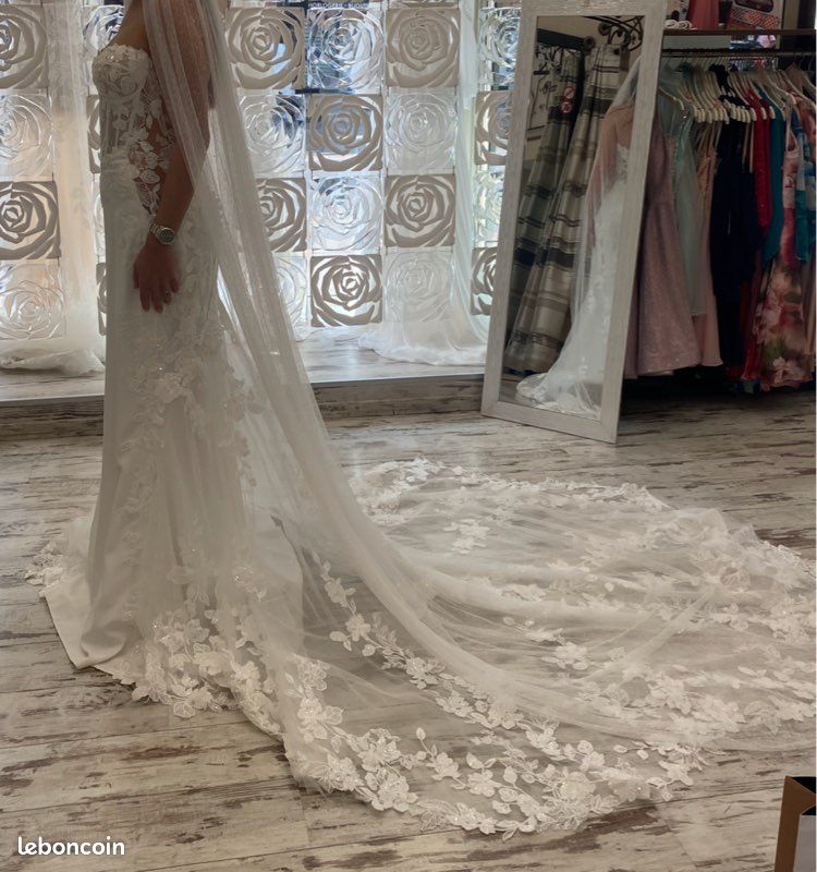 Robe de mariée fourreau Vêtements