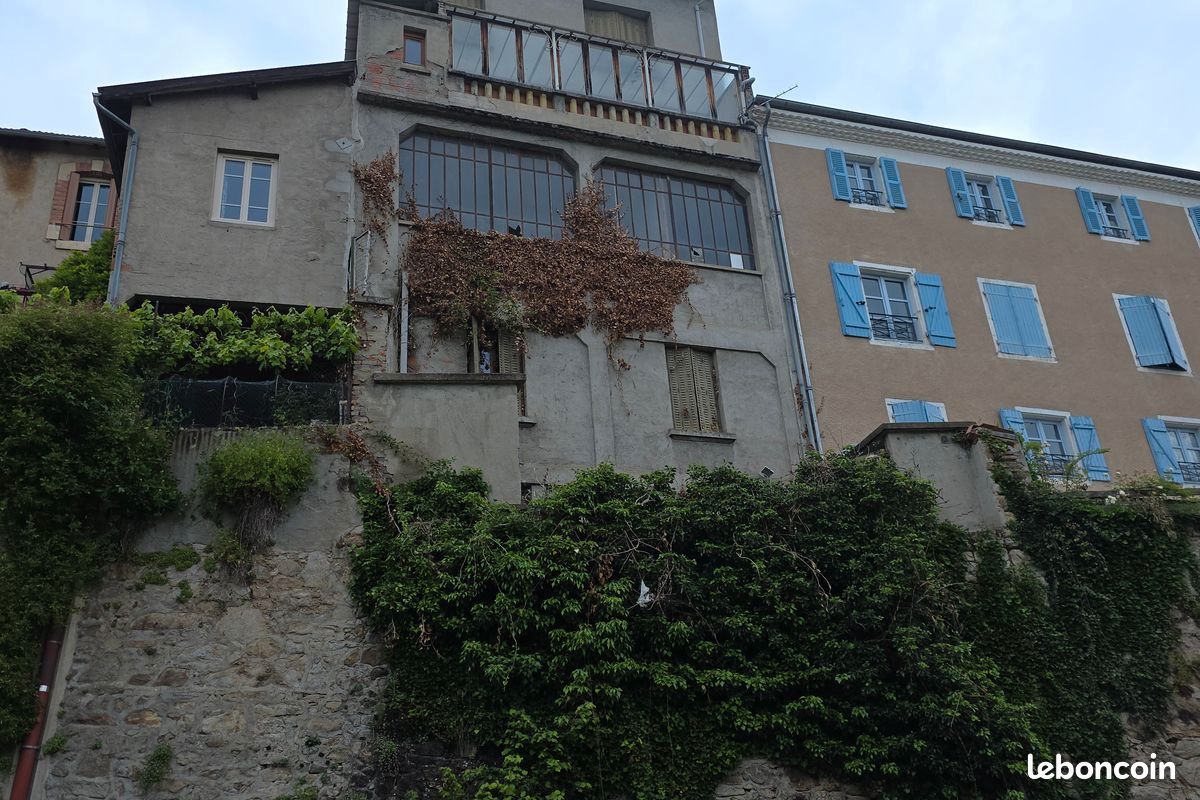 Maison 9 pièces 324 m² · à Courpière · 324 m² · 120 000 €