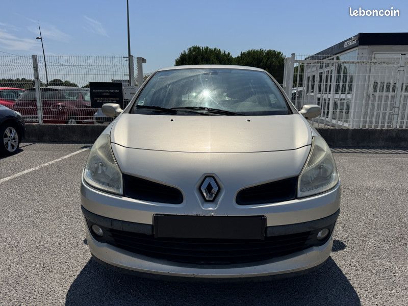 Renault CLIO III 1.5 DCI 85CH DYNAMIQUE 5P (image 3)