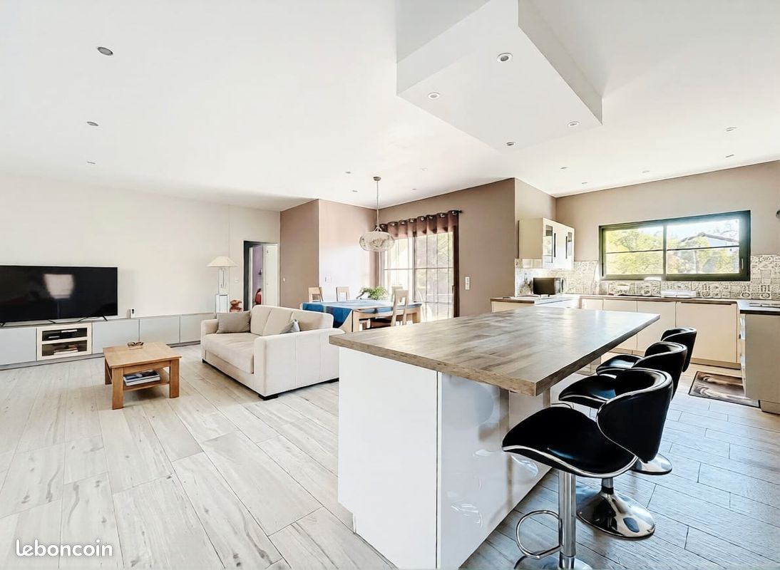 Maison 5 pièces 135 m² · à Carbon-Blanc · 135 m² · 353 000 €
