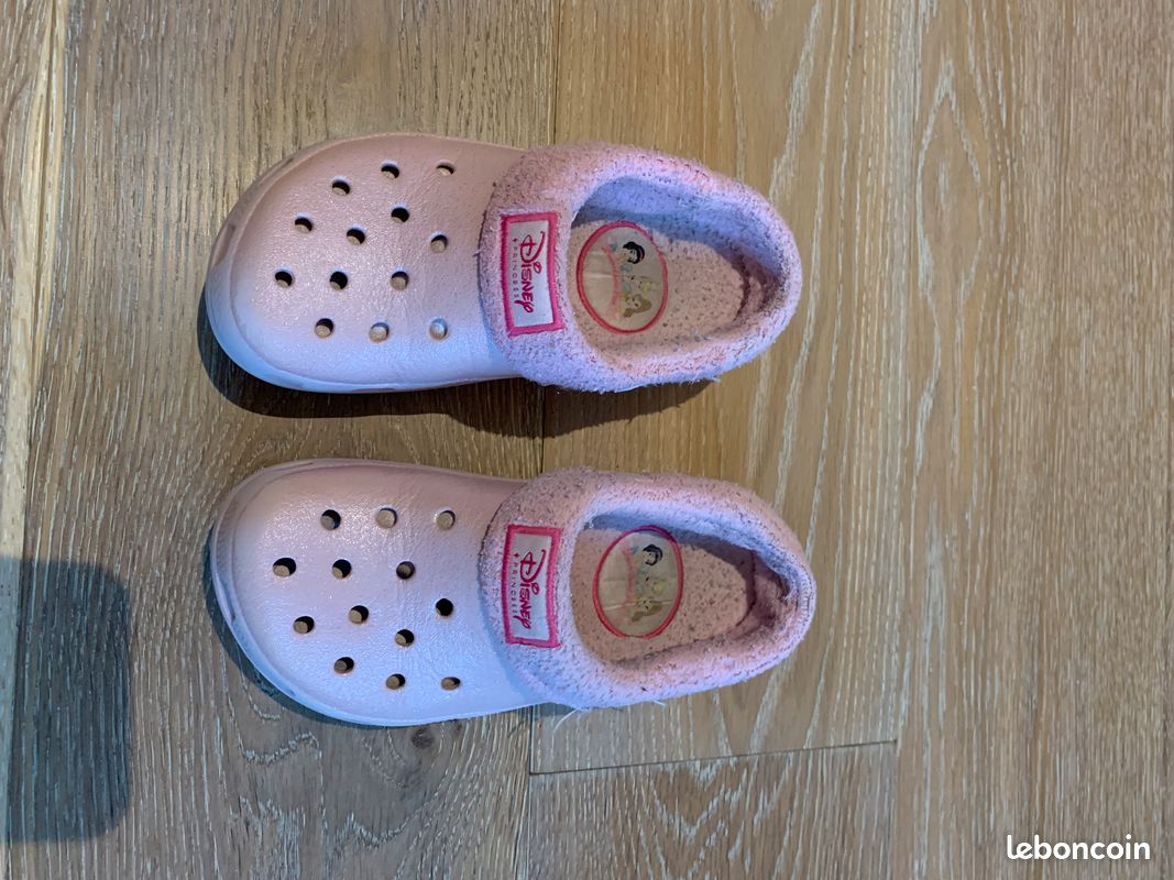 Chaussons Crocs fourrés Pointure 29-30 LM2024 (image 1)