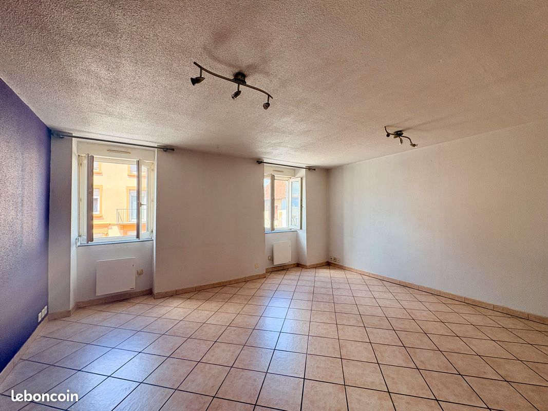 Parking 3 pièces 80 m² · à Les Abrets en Dauphiné · 79,5 m² · 119 000 €
