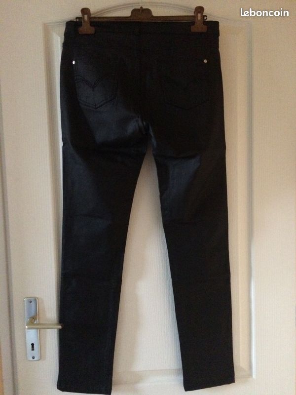 Pantalon enduit slim noir (image 3)