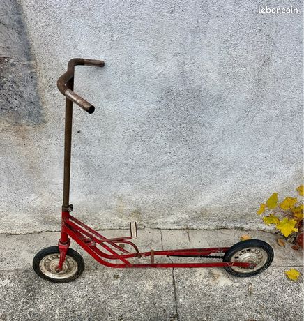 Trottinette Ancienne à Pédale Rouge – Sortie De Grange, Très Bon état