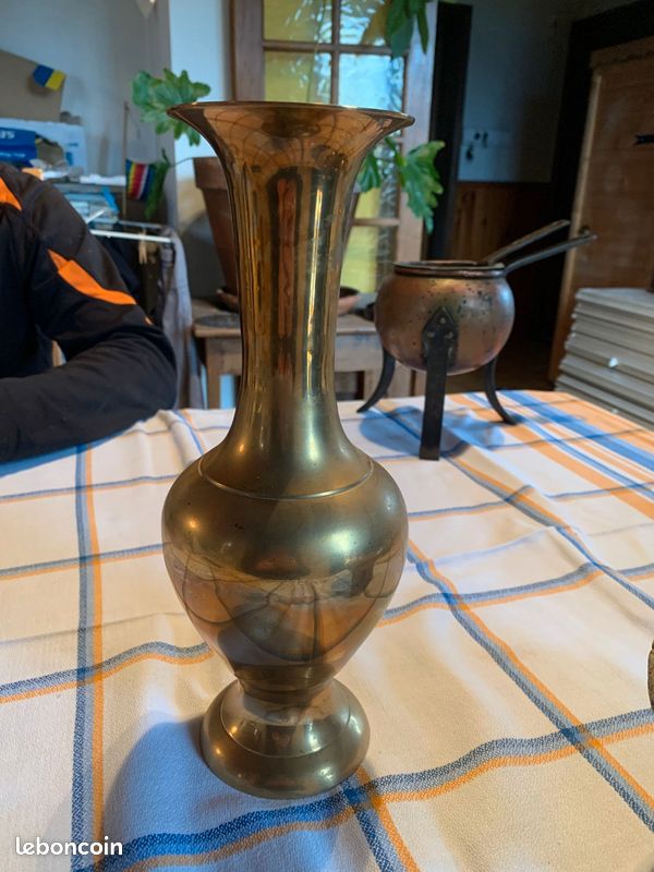 Vase laiton (image 1)