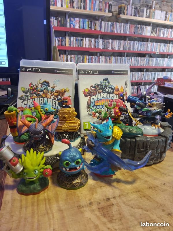 Lot De 38 Figurines Skylanders + 2 Socles - Occasion