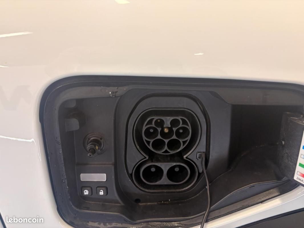 Renault Mégane E-TECH EV60 220 ch super charge Techno (image 14)