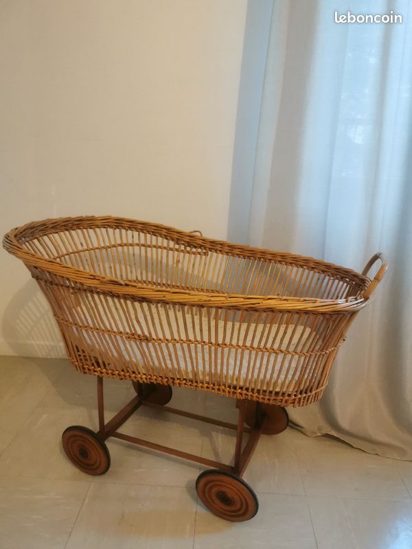 Berceau / couffin bébé osier (image 1)