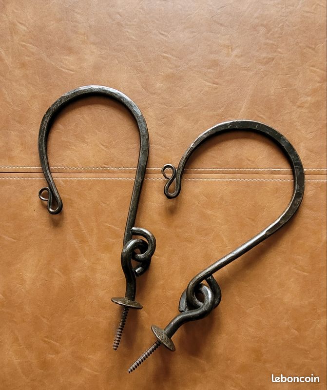 Porte-manteaux En Fer Forgé Torsadé. Très Beau Travail De