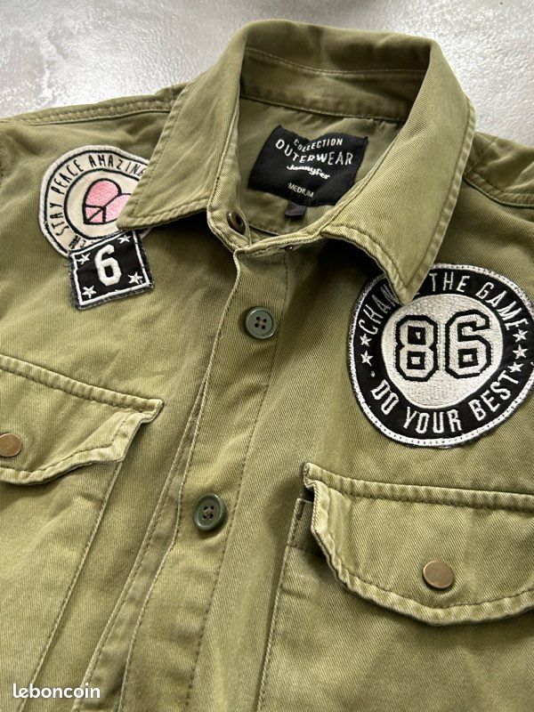 Veste femme kaki avec logo tête de mort (image 3)