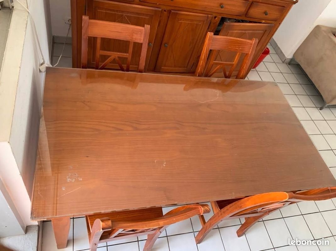 Une Table + 4 chaises (image 1)
