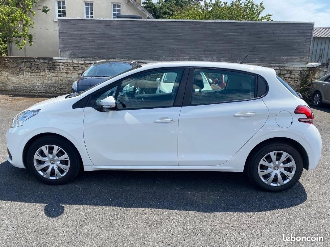 Peugeot 208 GENERATION-I SOCIETE 1.6 BLUEHDI 100 PACK CLIM START-STOP (image 7)