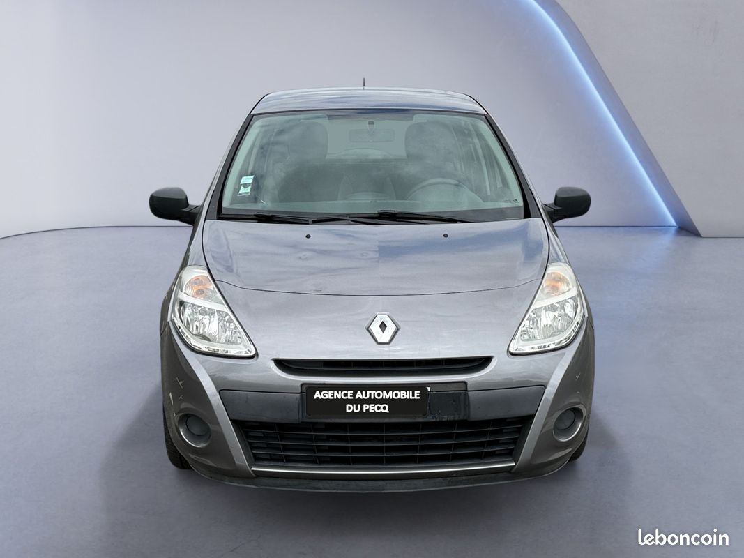RENAULT CLIO III 1.2 16V 75 Access 10 000KM / PREMIÈRE MAIN / GARANTIE 12 MOIS (image 9)