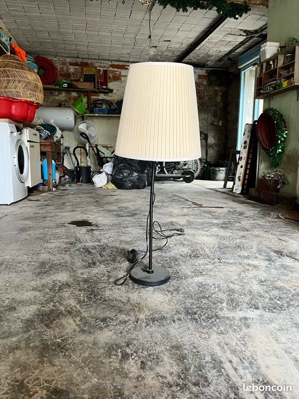 Lampe sur pied (image 1)