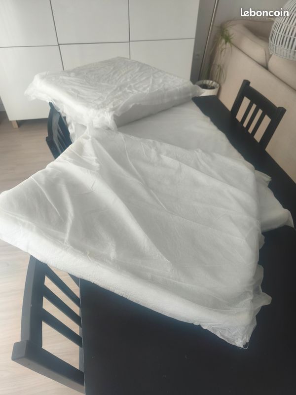 Mousse blanche neuve (image 1)