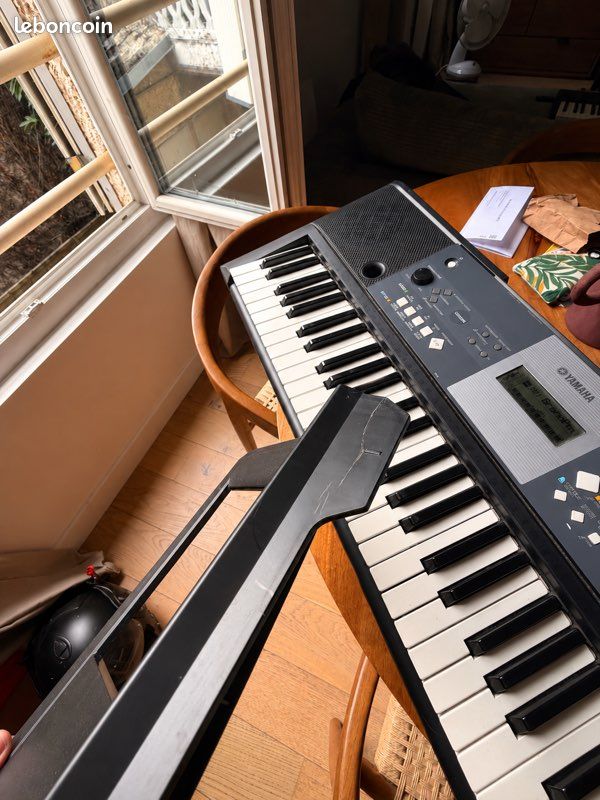 Clavier Yamaha YPT-230 – 61 touches + pied – Idéal débutant (image 3)